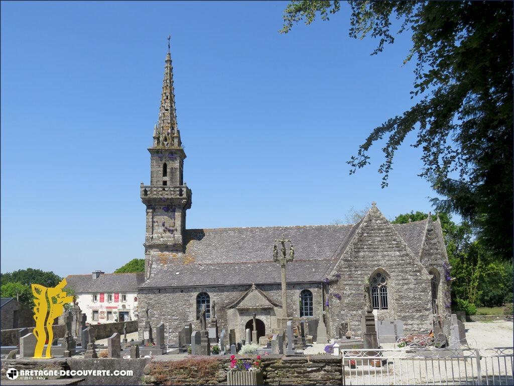 L'église Saint-Cadou sur la commune de Sizun dans le Finistère.