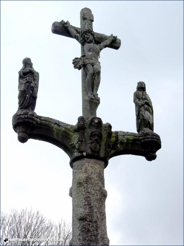 Détail du calvaire dans le cimetière de la commune de Trégarantec.