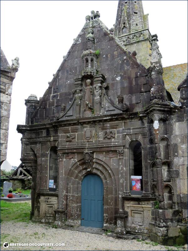 L'ossuaire de l'église Saint-Salomon de La Martyre.