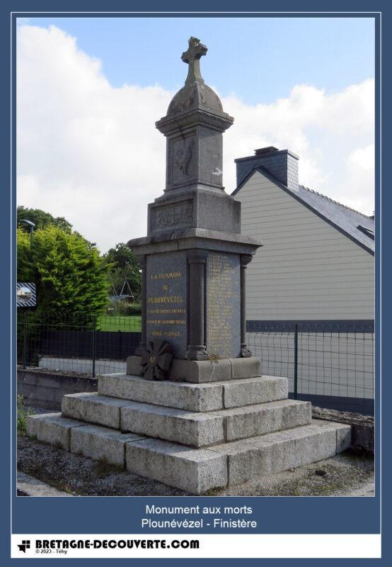 Le monument aux morts de la commune de Plounévézel.
