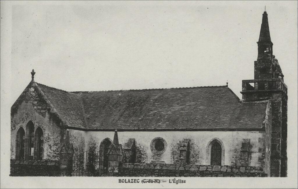 L'église de Bolazec dans le Finistère. Carte postale des années 1900
