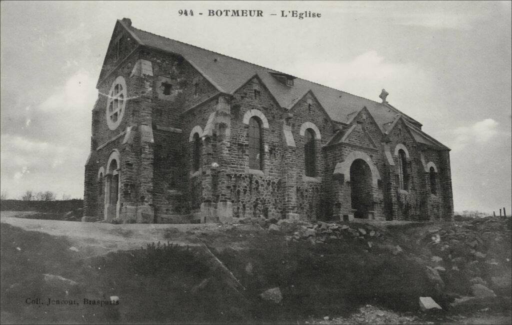 L'église de la commune de Botmeur dans le Finistère. Carte postale des années 1900.