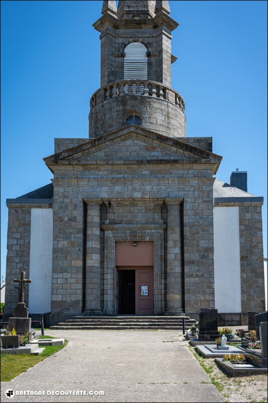 Le portail occidental de l'église Saint-Sané de Plouzané.