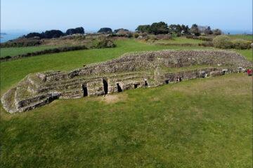 Le cairn de Barnenez à Plouézoc'h.