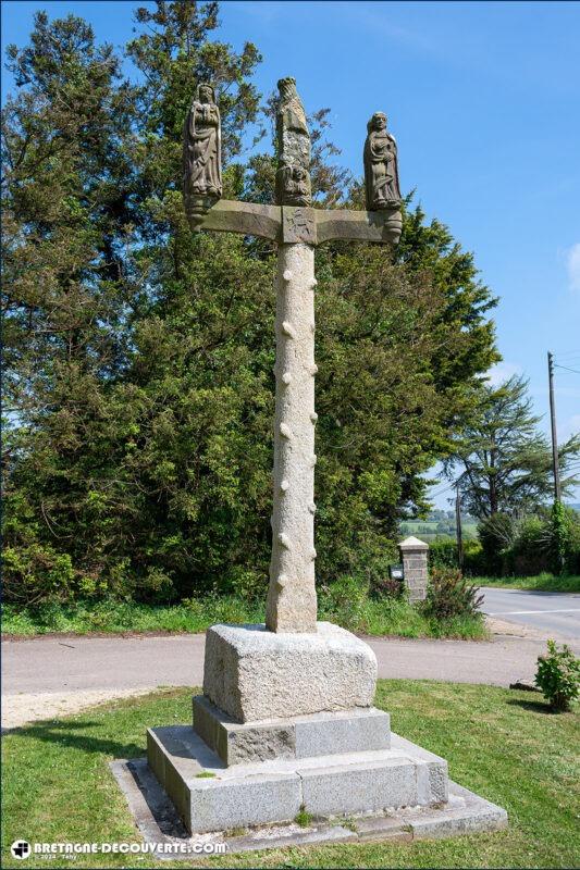 Le calvaire de la chapelle Saint-Herbot sur la commune de Saint-Thonan.