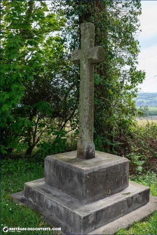 La croix de Kergréven sur la commune de Tréflévenez.