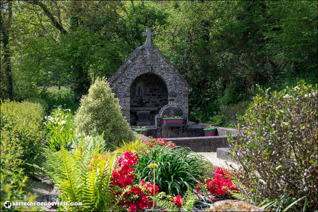La fontaine de la Vierge sur la commune de Pencran.