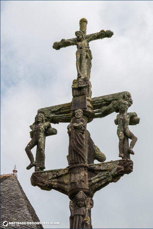 Calvaire monumental du cimetière de la commune du Tréhou.