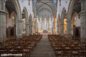 La nef de l'église Saint-Pierre d'Hanvec.