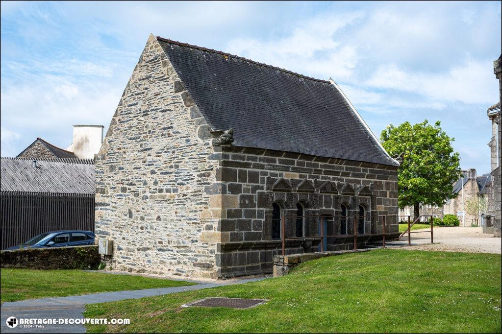 L'ossuaire de l'église Saint-Pierre d'Hanvec.