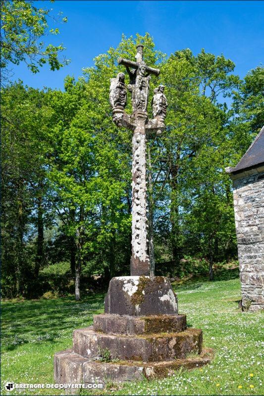Le calvaire de la chapelle Saint-Léger.