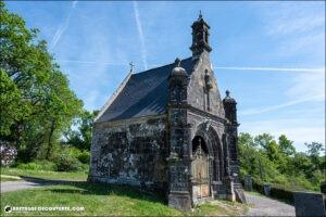 La chapelle funéraire du cimetière de Quimerc'h.