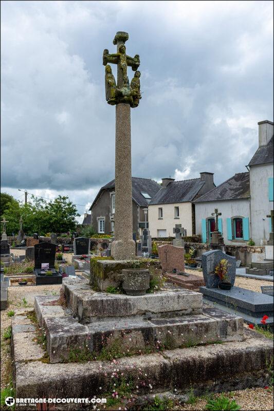 Le calvaire du cimetière sur la commune de Plouédern dans le Finistère.