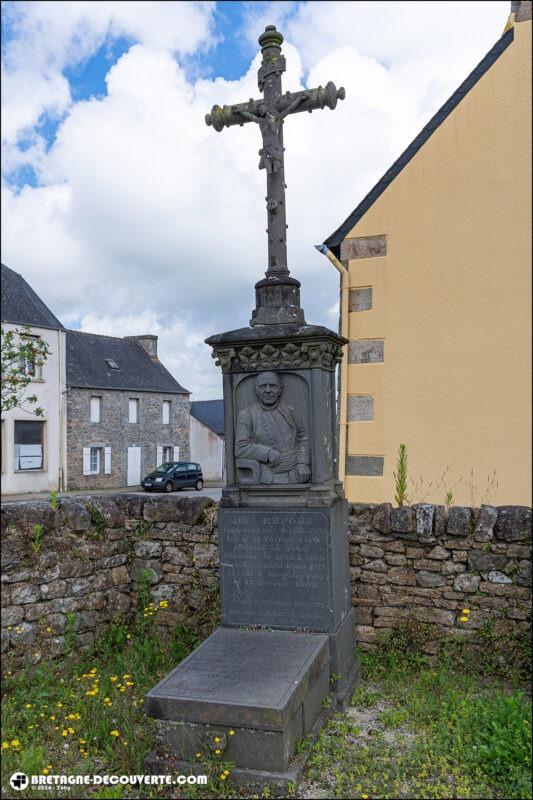 La tombe de Jean-François Soubigou sur la commune de Plounéventer.