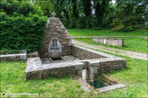 La fontaine Saint-Derrien sur la commune de Saint-Derrien dans le Finistère.