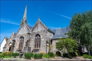 L'église Saint-Pierre sur la commune de Lopérec dans le Finistère.