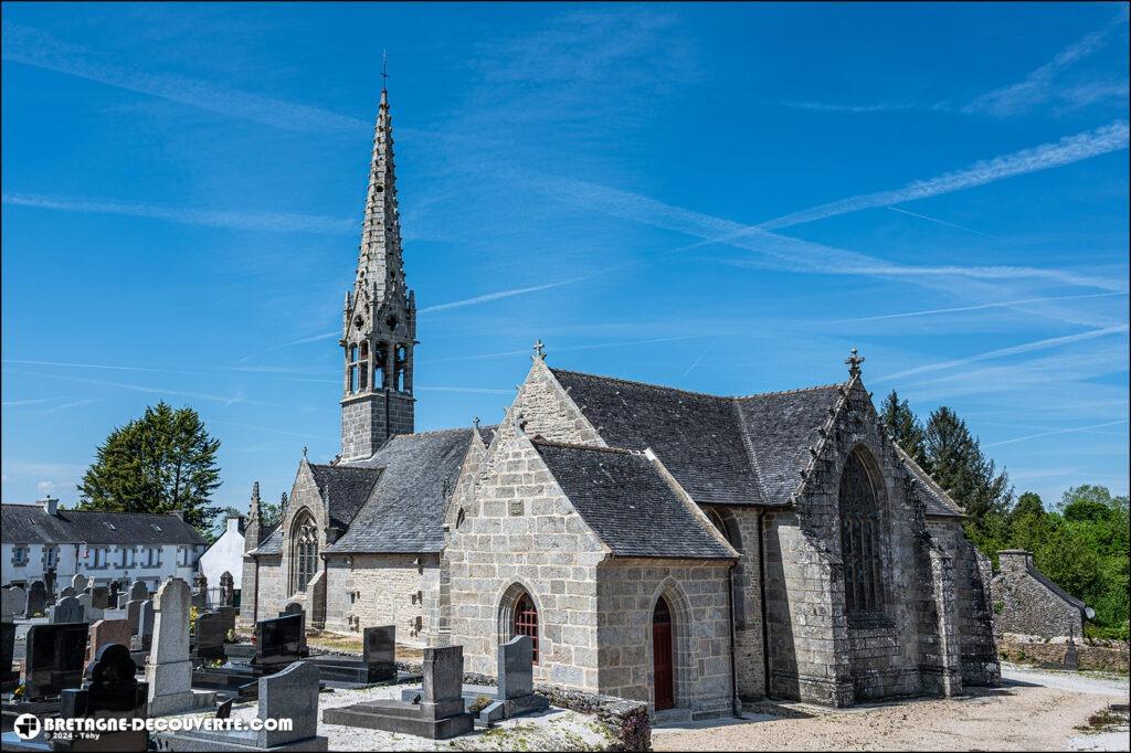 L'église Notre-Dame sur la commune de Brennilis dans le Finistère.
