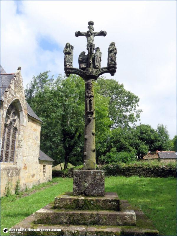 Le calvaire de la chapelle Notre-Dame de Saint-Urbain.
