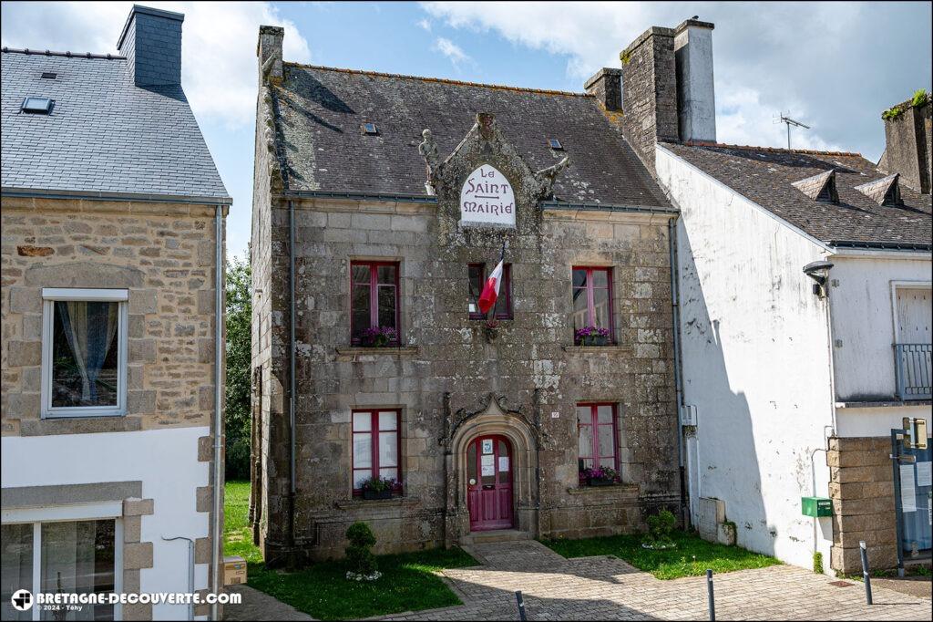 La mairie de la commune de Le Saint dans le Morbihan.