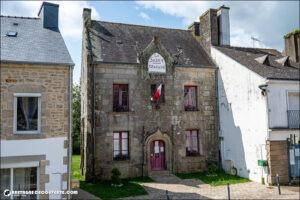 La mairie de la commune de Le Saint dans le Morbihan.