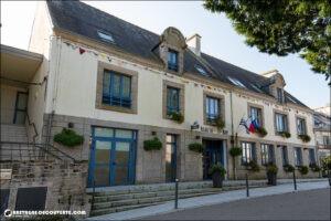 La mairie de la commune de Plogonnec dans le Finistère.