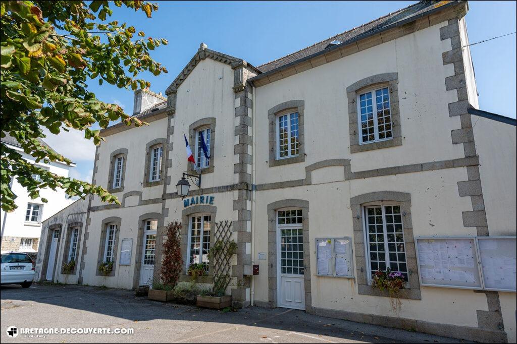 La mairie de la commune de Plogastel-Saint-Germain dans le Finistère.