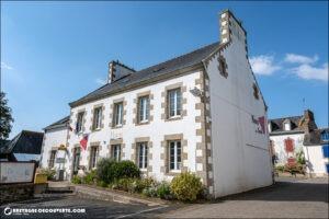 La mairie de la commune de Pouldreuzic dans le Finistère.