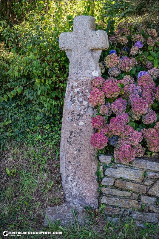 La stèle celtique christianisée de Poullédan sur la commune Saint6Pabu.