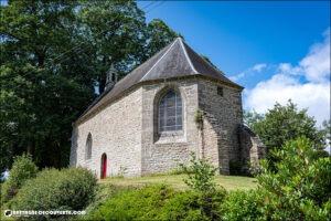 La chapelle Saint-Isaac sur la commune de Langonnet dans les Côtes d'Armor.