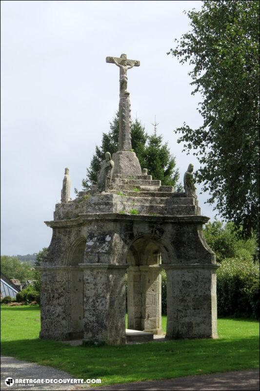 Calvaire de l'église Notre-Dame de Plévin.