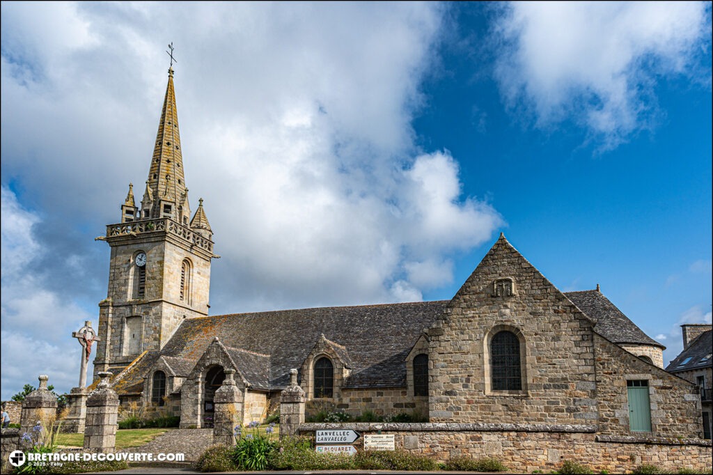 L'église Saint-Florent dans la commune de Plufur dans les Côtes d'Armor.