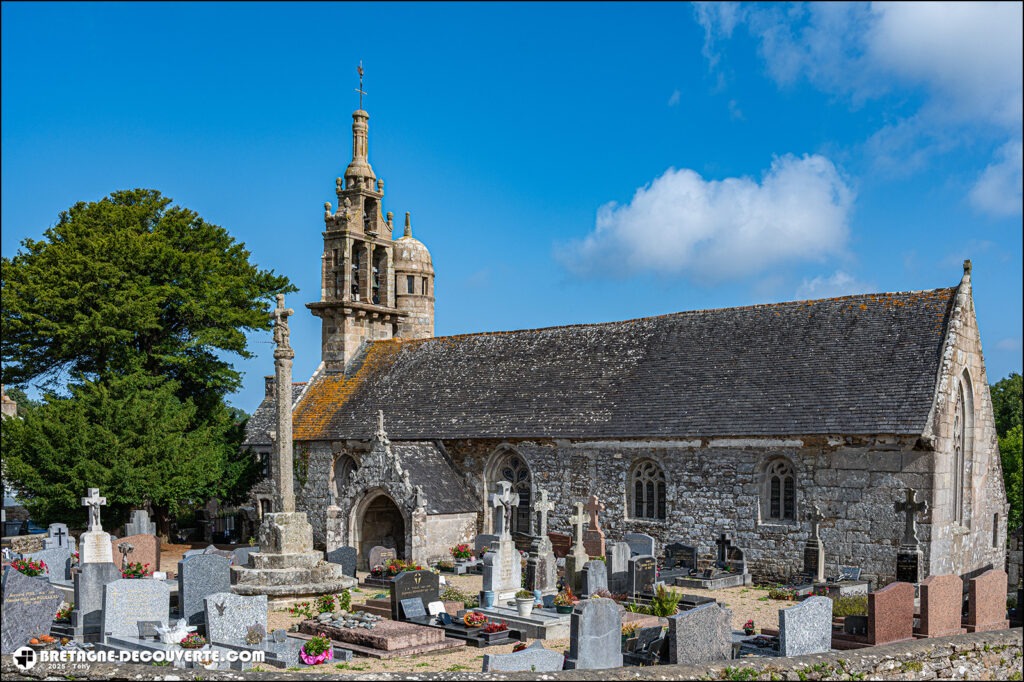 L'église Saint-Théodore sur la commune de Tréduder dans les Côtes d'Armor.