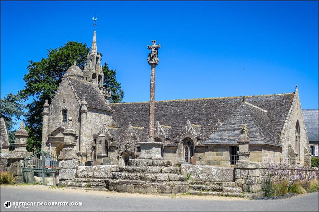 L'église Saint-Sylvestre sur la commune de Plouzélambre dans les Côtes d'Armor.