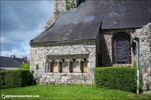 L'ossuaire de l'église Saint-Samuel à Le Saint.