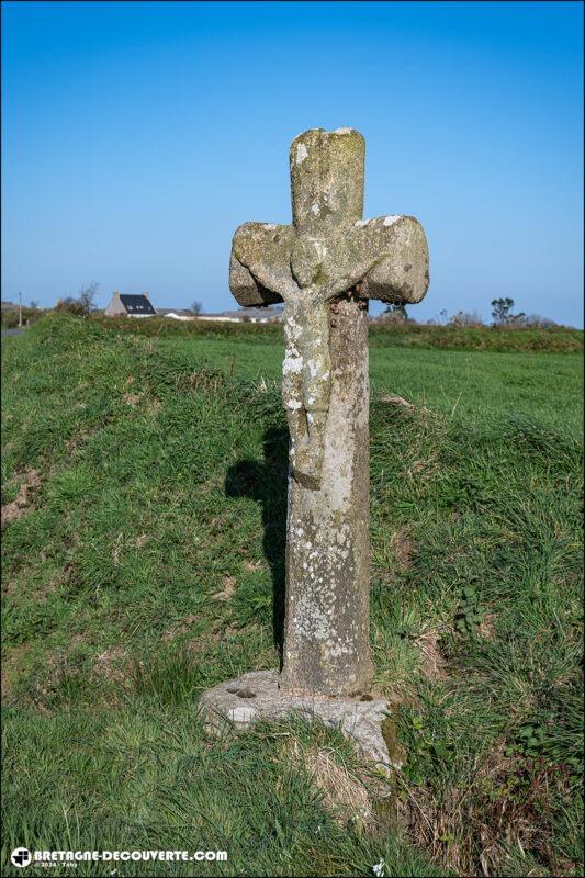 La croix de chemin de Kermaro sur la commune de Guissény.