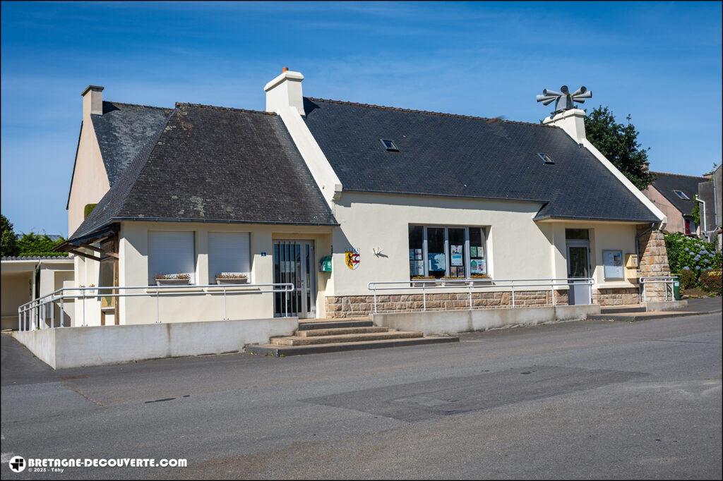 La mairie de la commune de Loc-Brévalaire dans le Finistère.