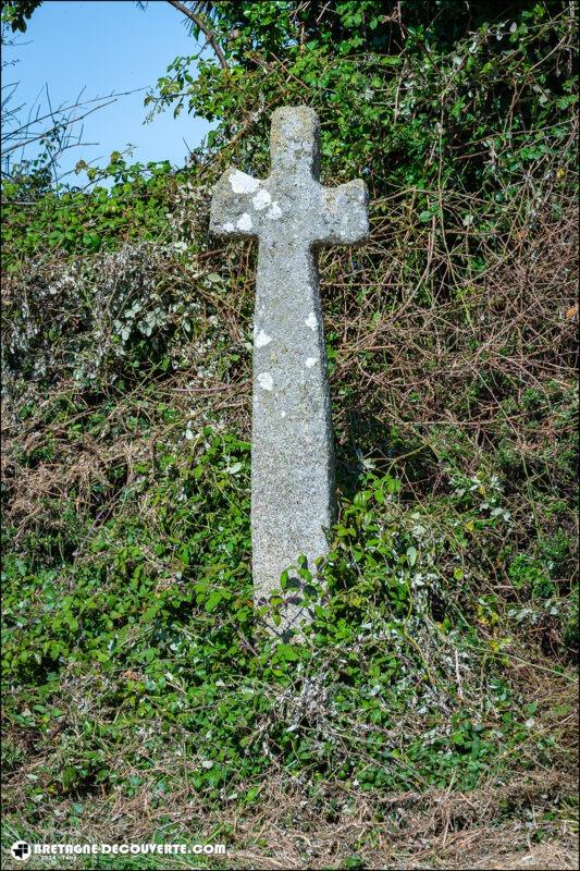 La croix du Ruat sur la commune de Loc-Brévalaire.