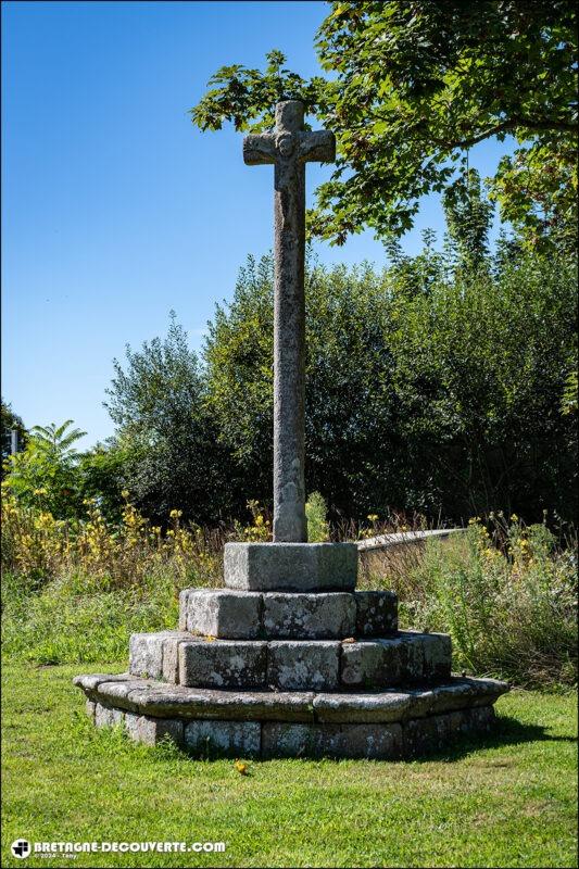 La croix du Pontic sur la commune de Lanarvily.