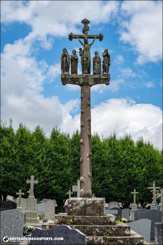 Le calvaire de l'église Notre-Dame de Trémaouézan.