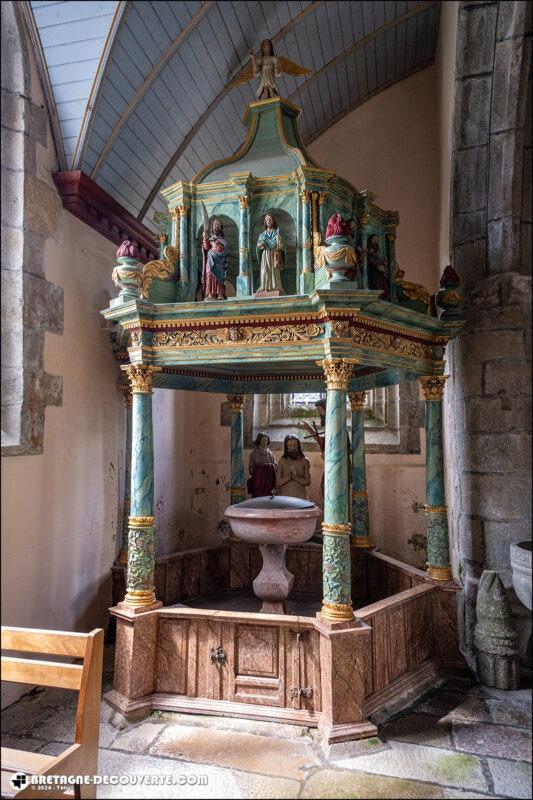 Les fonds baptismaux de l'église Notre-Dame de Trémaouézan.