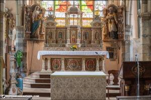 Le maître-autel de l'église Notre-Dame de Trémaouézan.