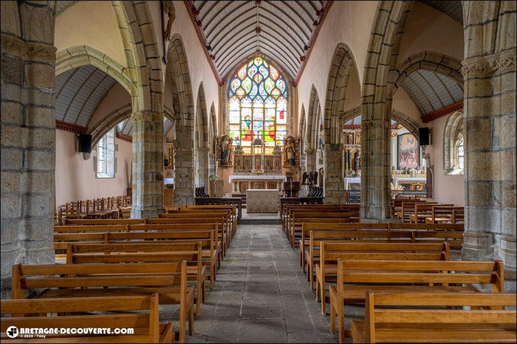 La nef de l'église Notre-Dame de Trémaouézan.