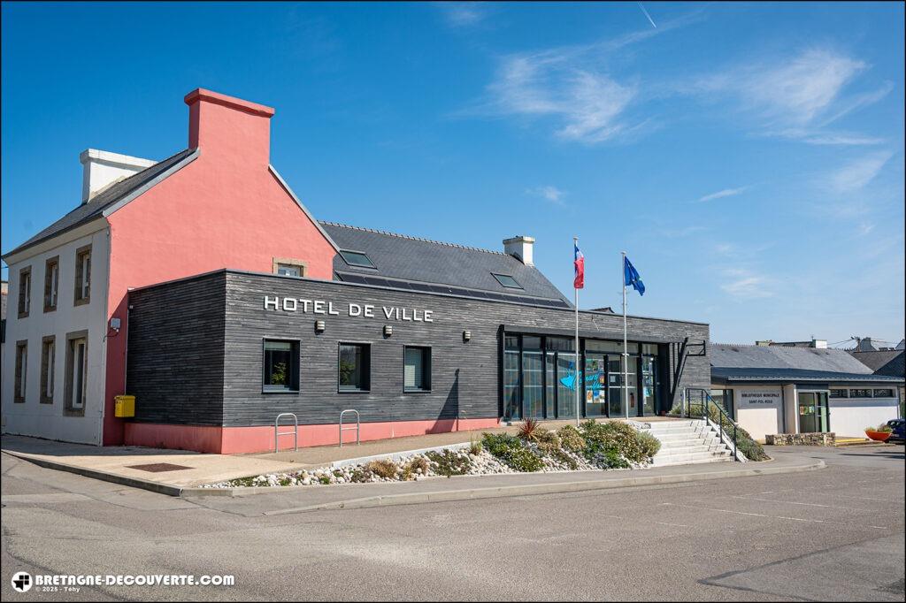 La mairie de la commune de Camaret-sur-Mer dans le Finistère.