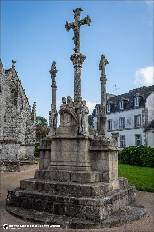 Le calvaire de l'église Saint-Fiacre de Guengat.