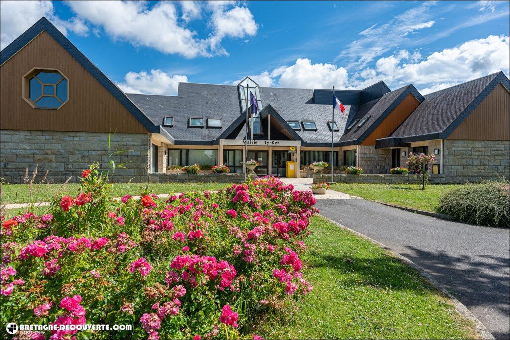 La mairie de la commune du Folgoët dans le Finistère.