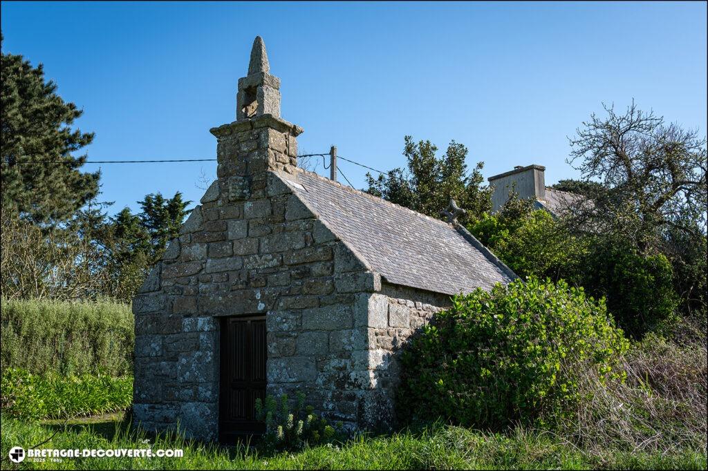 La chapelle du Saint-Sauveur sur la commune de Kerlouan.