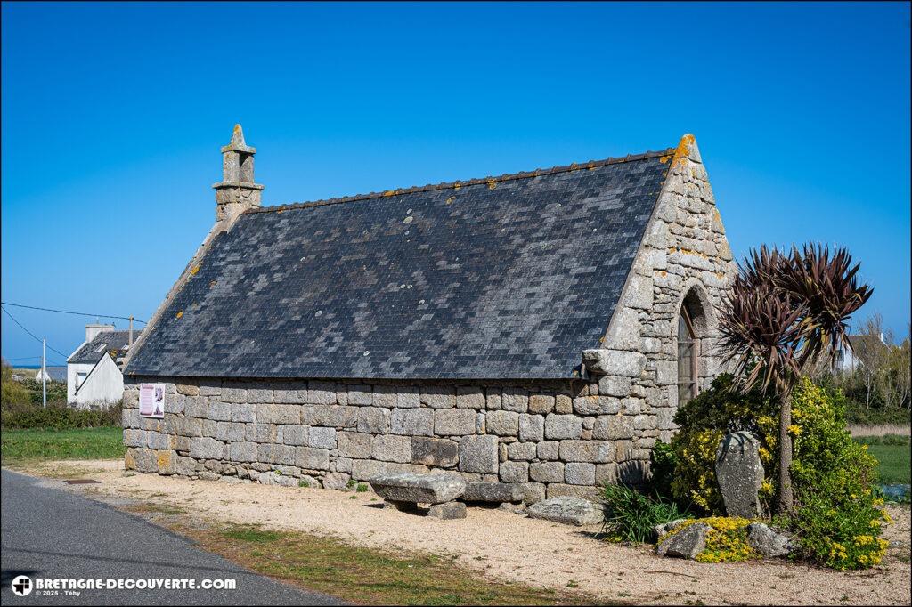 La chapelle du Saint-Gwenal sur la commune de Kerlouan.