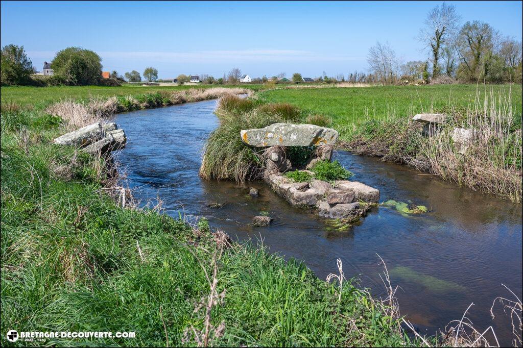 Le pont gaulois sur la commune de Plouider.