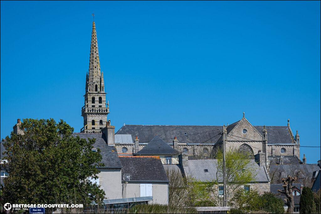 L'église Saint-Pierre à Plounéour-Trez dans le Finistère.