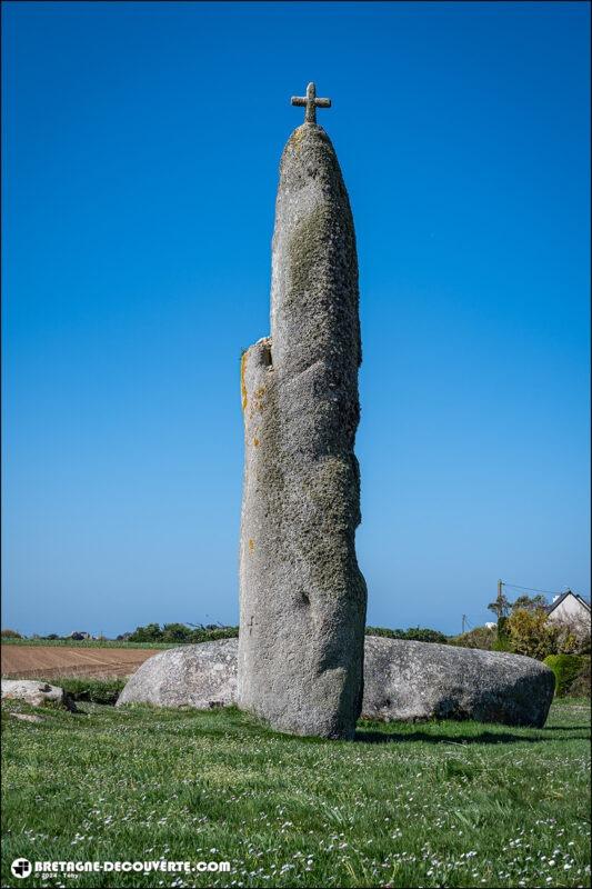Le menhir de Pontusval à Brignogan dans le Finistère.